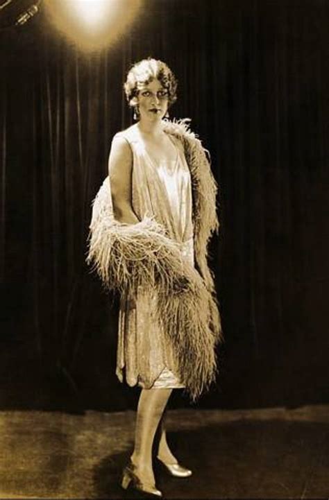 1920s flapper dress historical pictures.